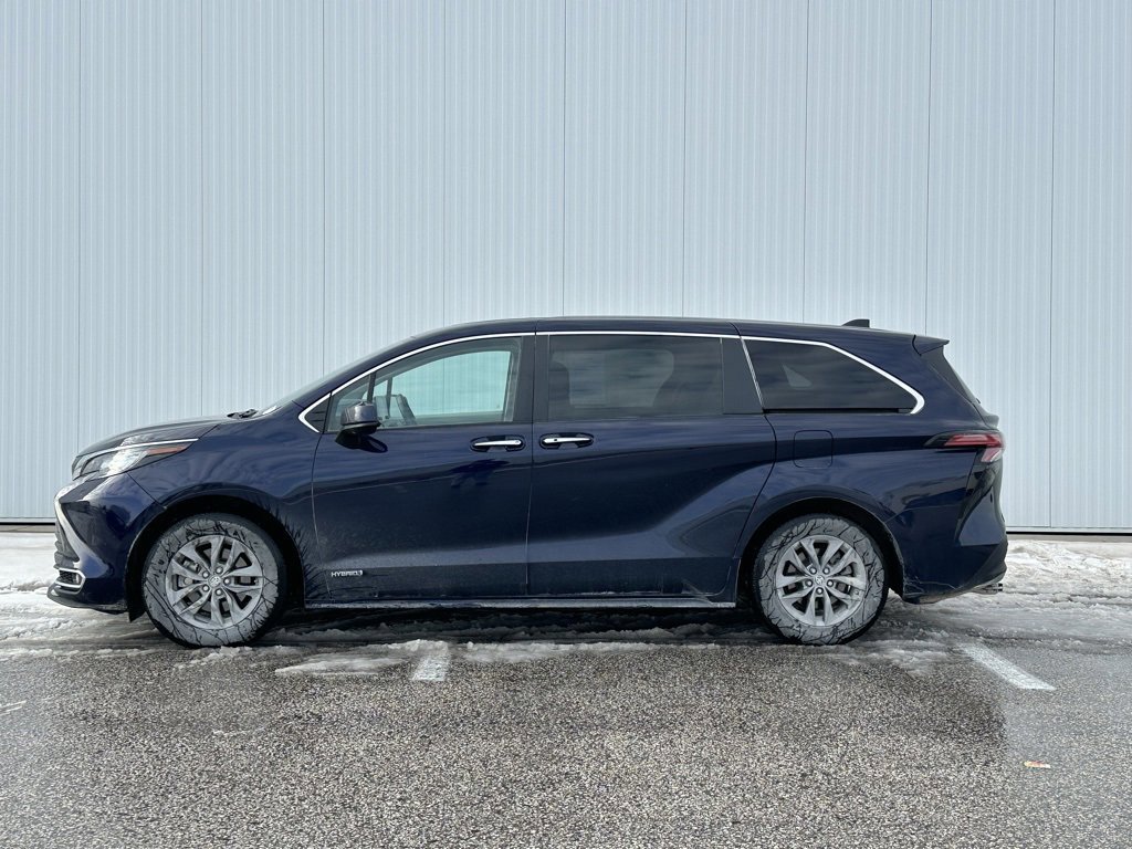 Used 2021 Toyota Sienna XLE image 5