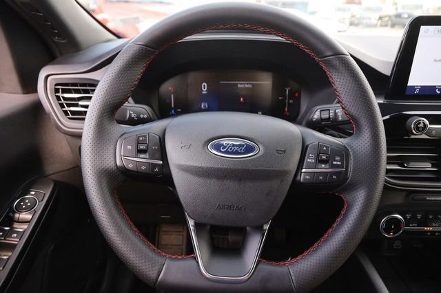 Certified 2025 Ford Escape ST-Line AWD/4WD image 10