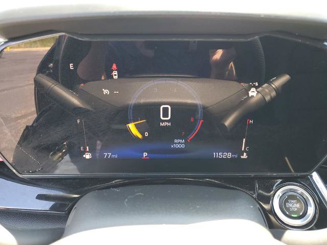 Used 2025 Chevrolet Trax RS FWD image 8