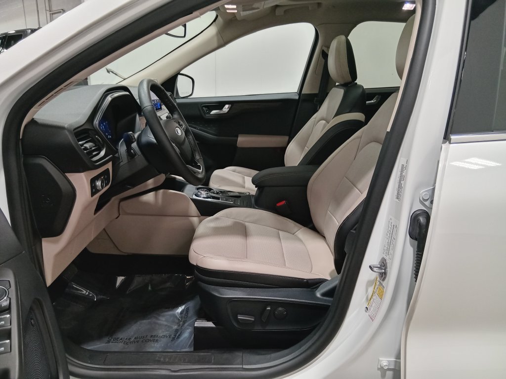 Certified 2020 Ford Escape Titanium w/ Titanium Premium Package 2.0 AWD/4WD image 17