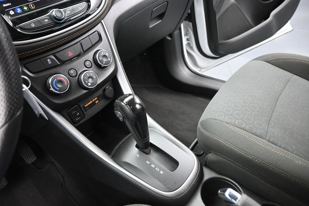 Used 2021 Chevrolet Trax LS w/ Tint and Cruise Package FWD image 17
