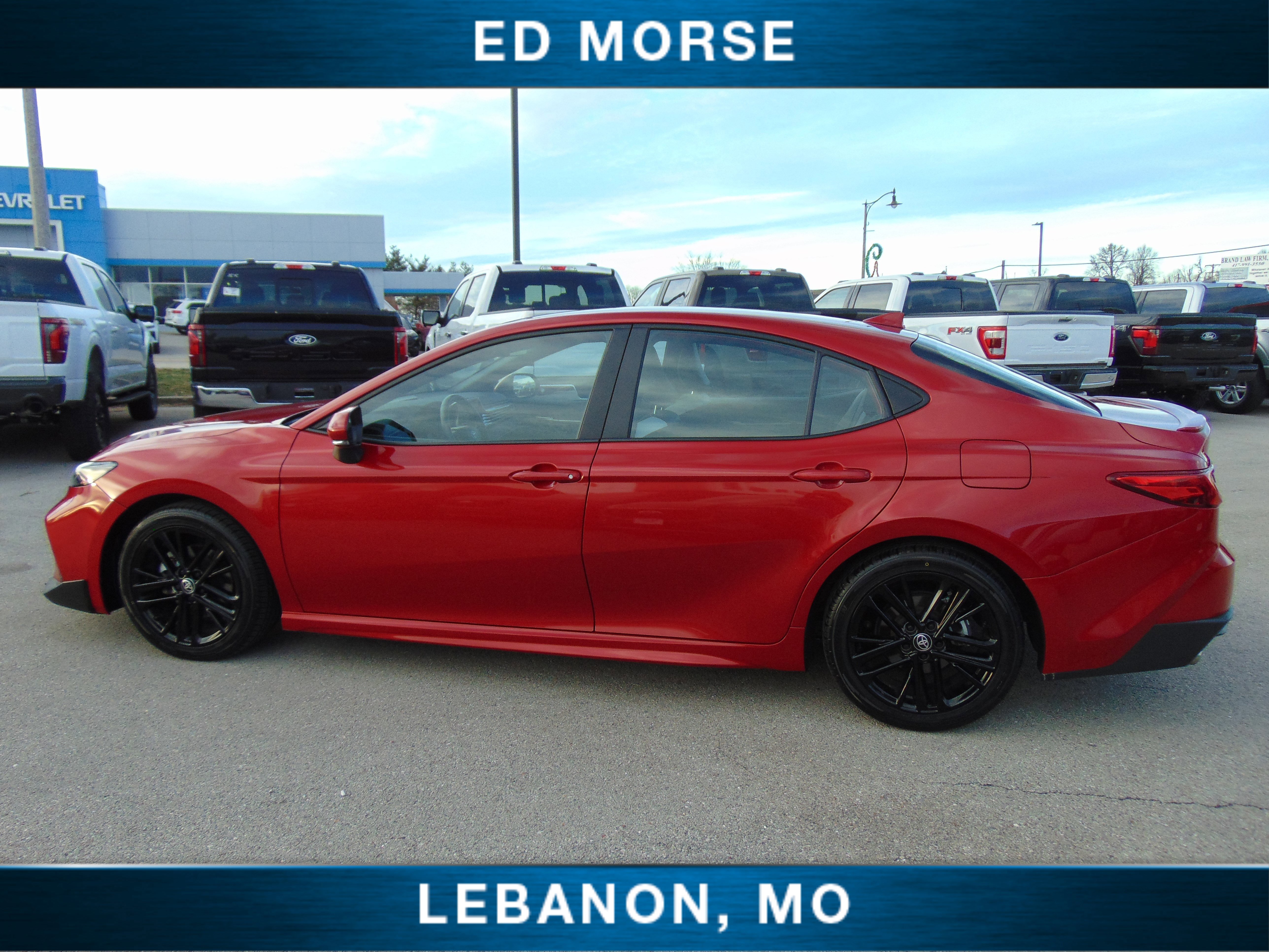 Used 2025 Toyota Camry SE image 2