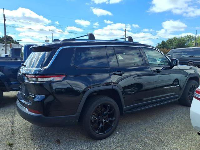 Used 2022 Jeep Grand Cherokee L Laredo w/ Luxury Tech Group I AWD/4WD image 2