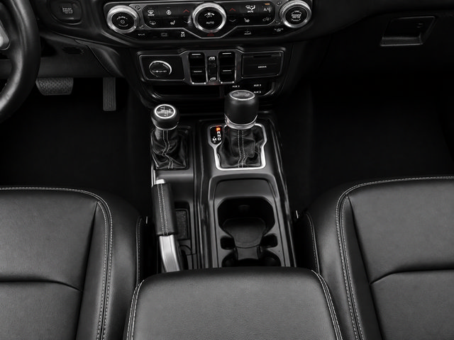 Used 2022 Jeep Wrangler Unlimited Sahara w/ Cold Weather Group AWD/4WD image 19