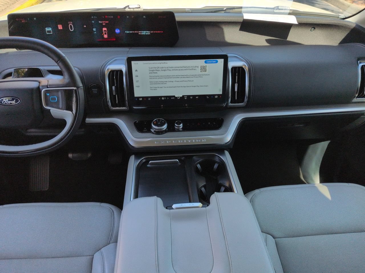 Certified 2025 Ford Expedition Platinum w/ Driver's Package AWD/4WD image 15