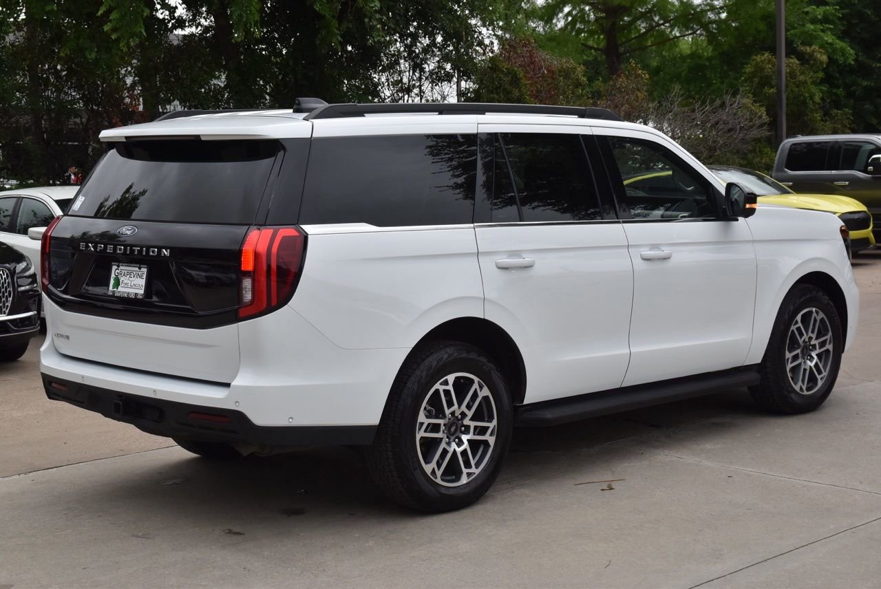 Certified 2025 Ford Expedition Active AWD/4WD image 8