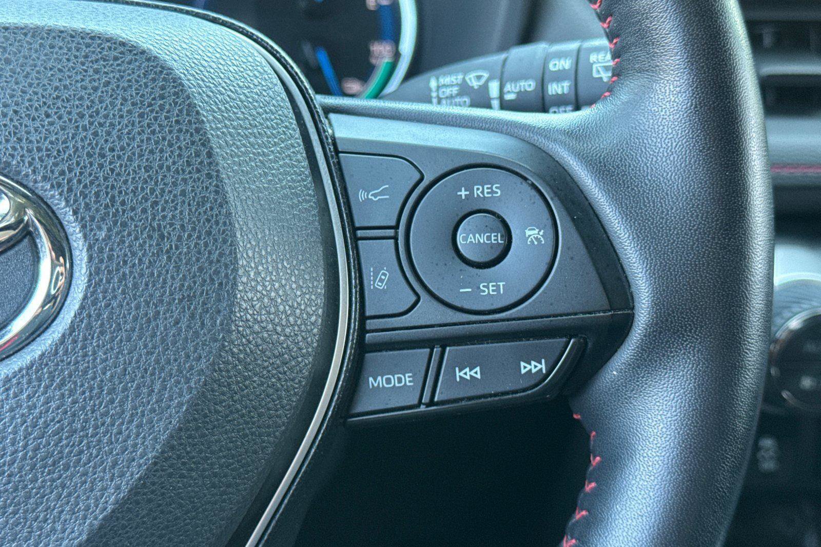 Used 2021 Toyota RAV4 SE w/ Weather & Moonroof Package AWD/4WD image 28