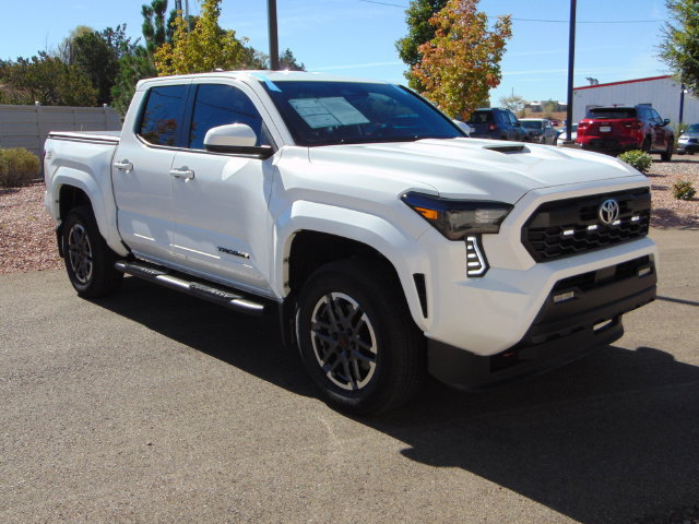 Used 2025 Toyota Tacoma TRD Sport AWD/4WD image 8