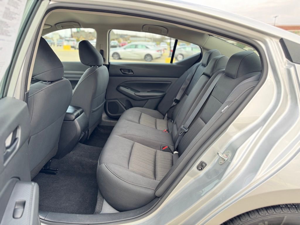 Used 2024 Nissan Altima 2.5 SV FWD image 32
