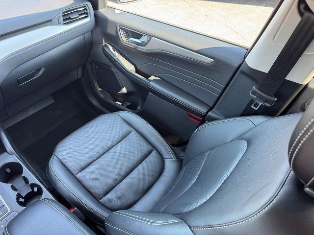 Certified 2022 Ford Escape SEL w/ Technology Package AWD/4WD image 17