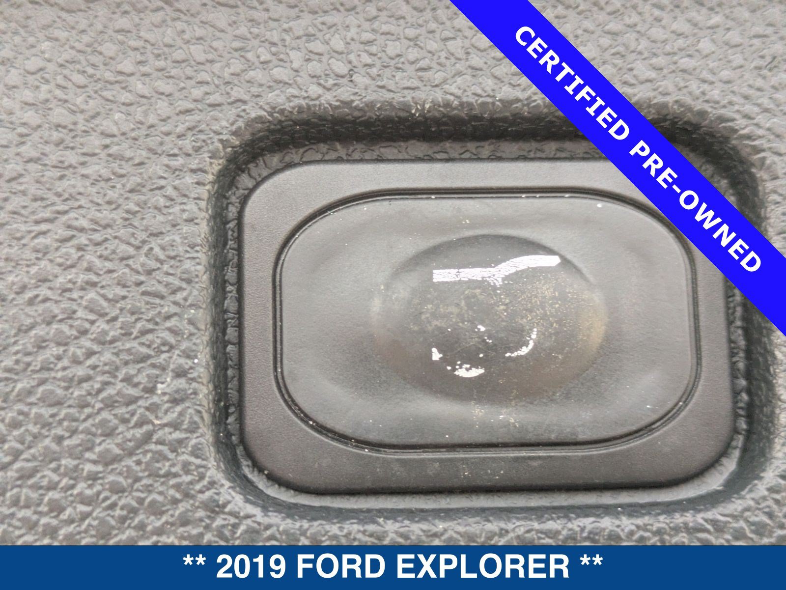 Certified 2019 Ford Explorer XLT w/ Equipment Group 202A FWD image 15