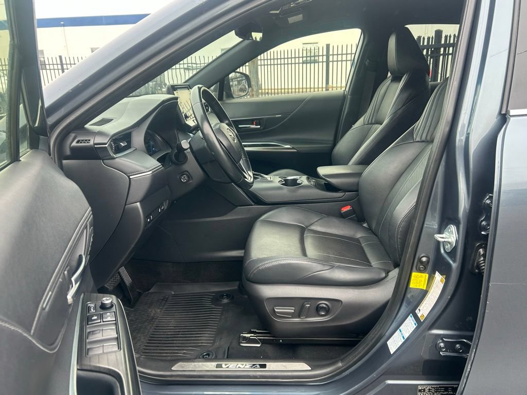 Used 2021 Toyota Venza XLE w/ Softex Package AWD/4WD image 12