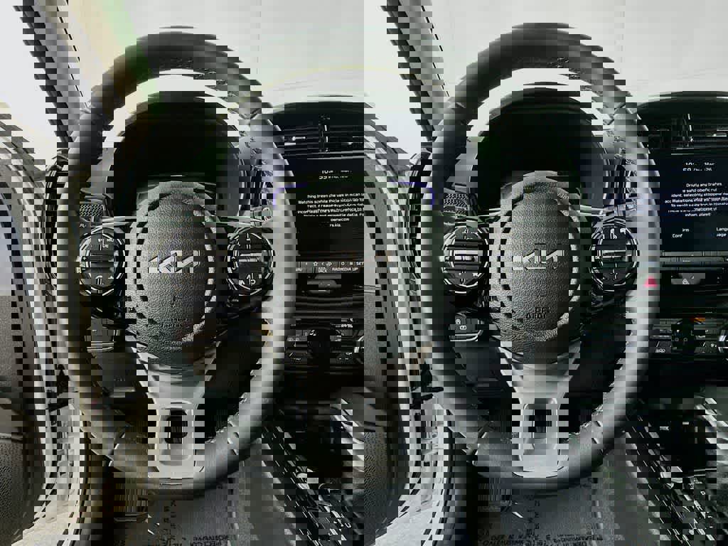 Used 2025 Kia Soul EX image 18