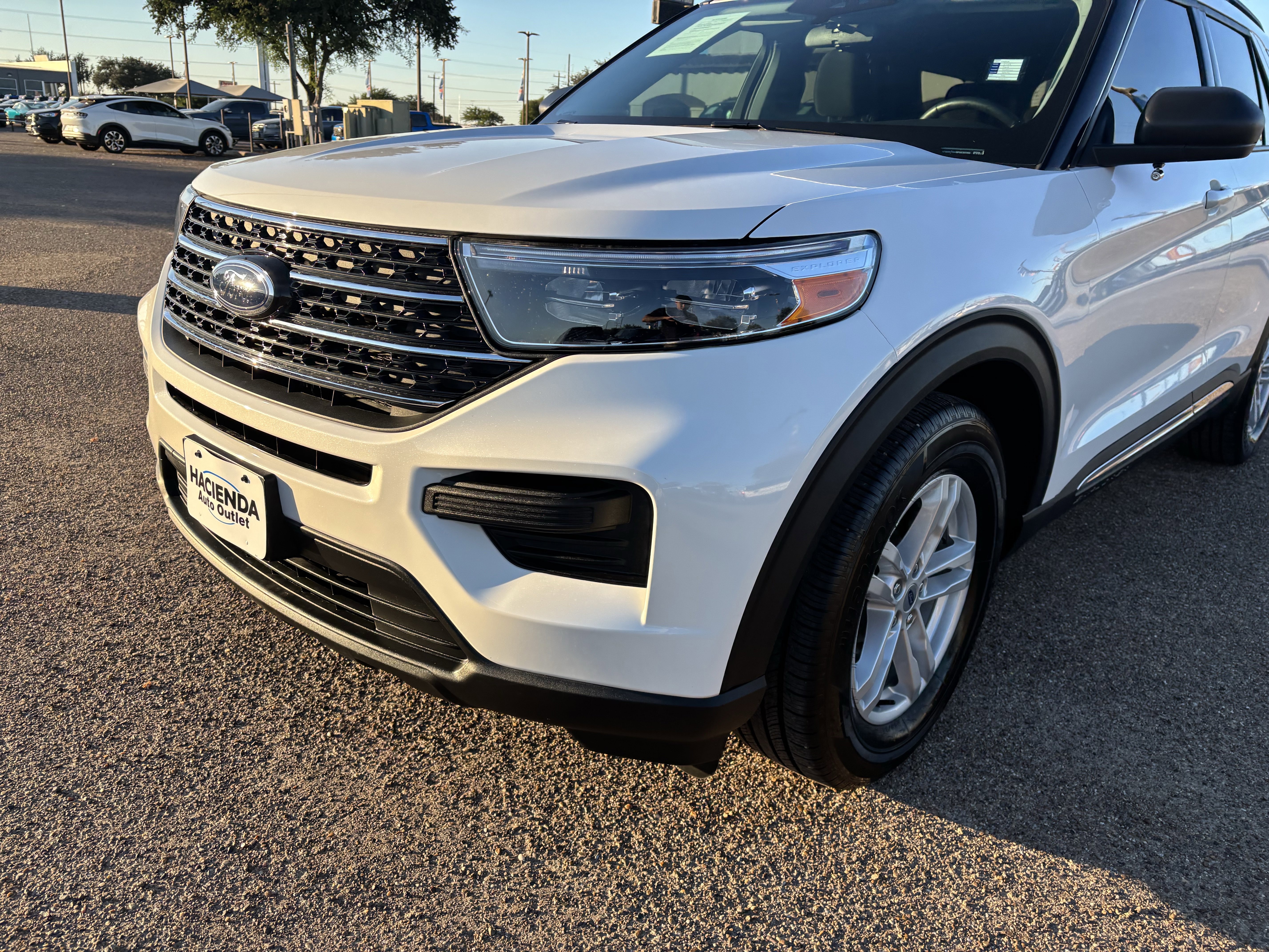 Certified 2023 Ford Explorer XLT image 3