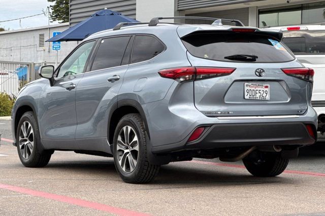 Used 2022 Toyota Highlander XLE image 5