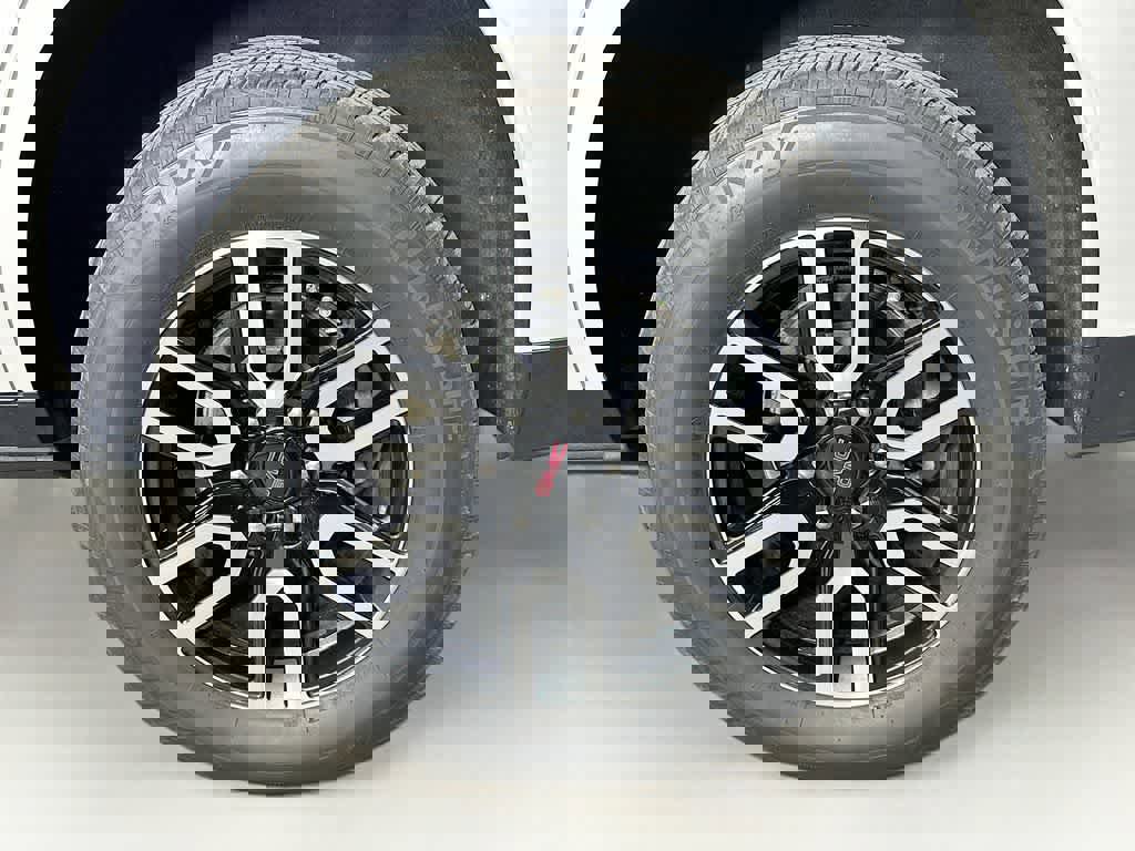 Used 2021 GMC Yukon AT4 image 11