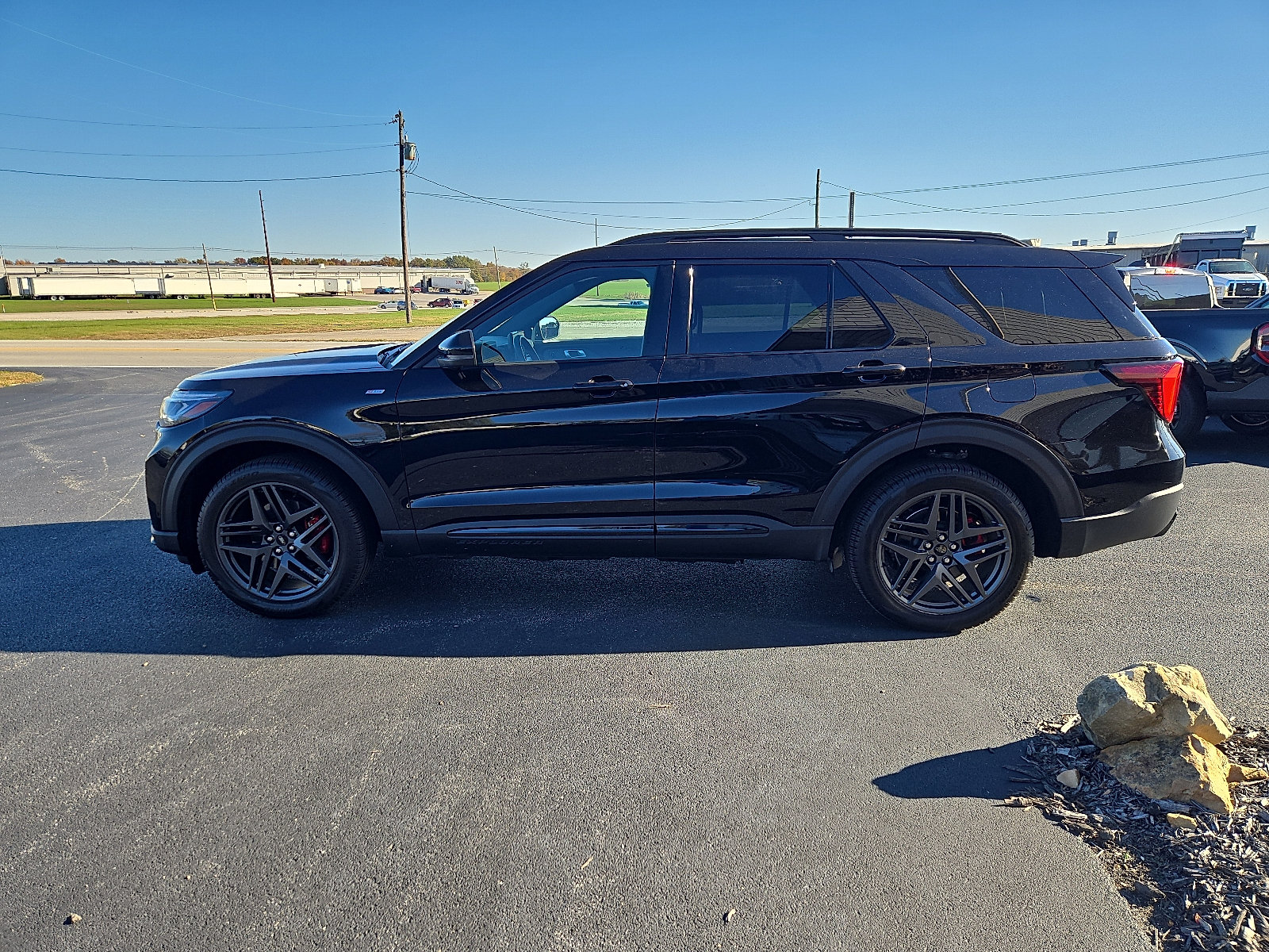 Certified 2025 Ford Explorer ST-Line w/ Premium Package AWD/4WD image 6