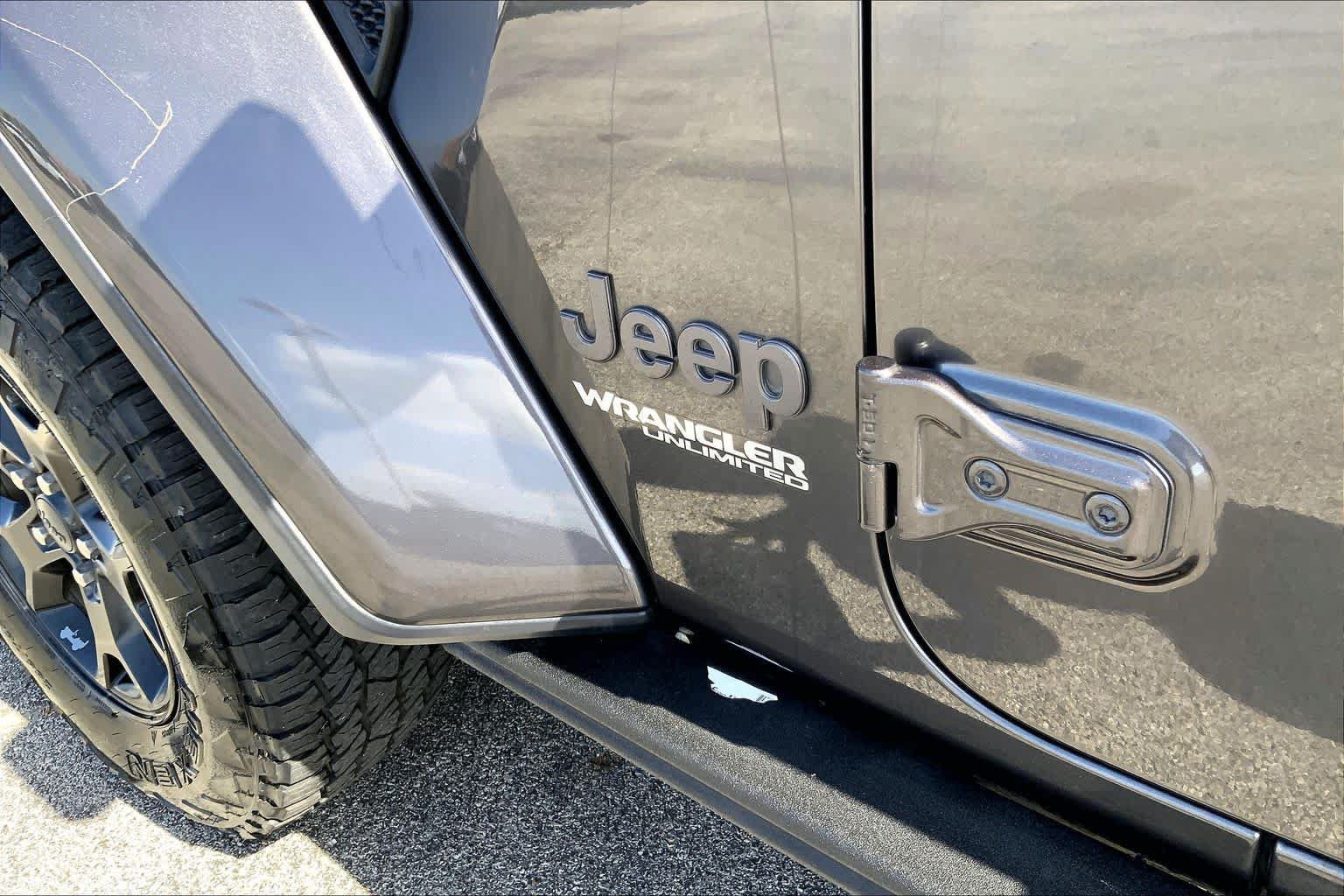 Used 2018 Jeep Wrangler Unlimited Sahara w/ Quick Order Package 24M Moab AWD/4WD image 10