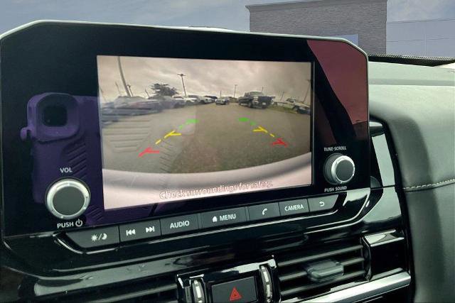 Used 2025 Nissan Pathfinder SV FWD image 14