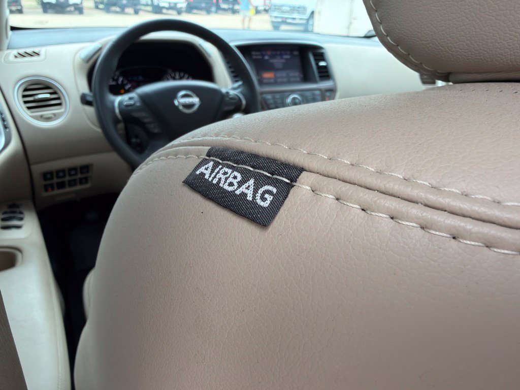 Used 2017 Nissan Pathfinder Platinum AWD/4WD image 38