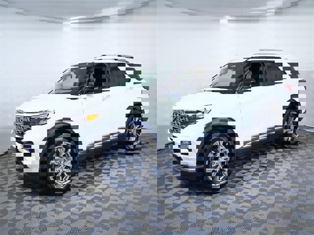 Certified 2022 Ford Explorer Limited w/ Equipment Group 301A image 5