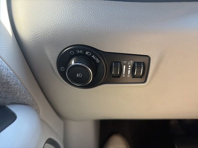Used 2023 Jeep Compass Latitude AWD/4WD image 25