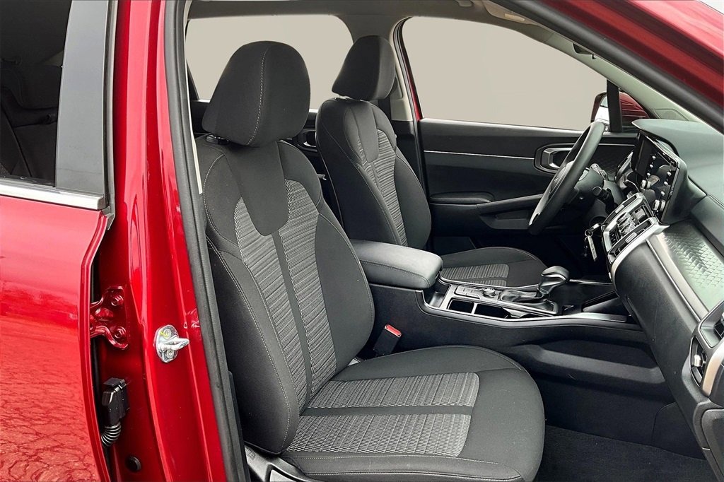 Used 2022 Kia Sorento LX image 9
