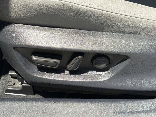 Used 2025 Toyota Camry SE w/ Convenience Package FWD image 22