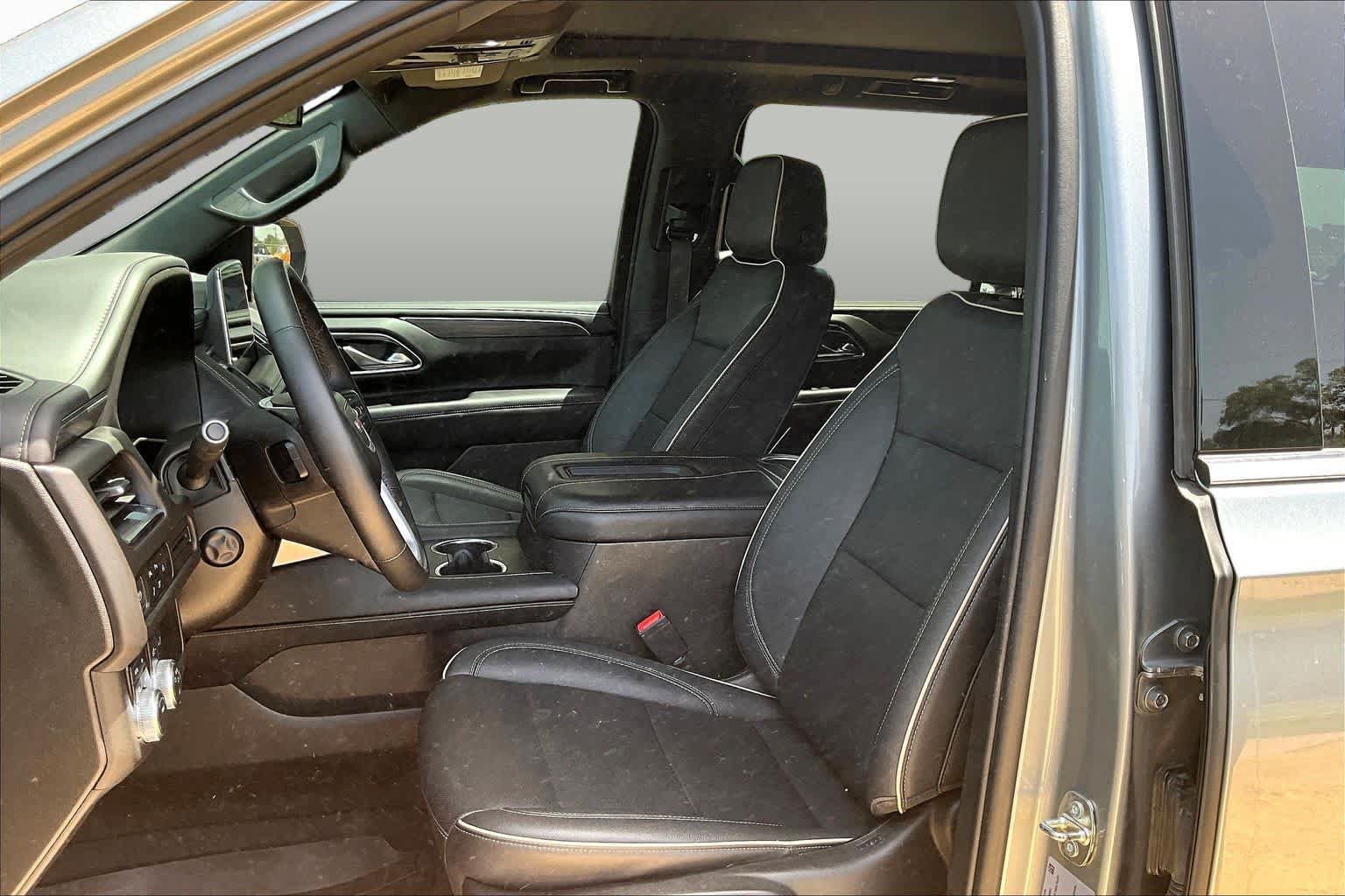 Used 2023 GMC Yukon XL SLT w/ SLT Luxury Package AWD/4WD image 10