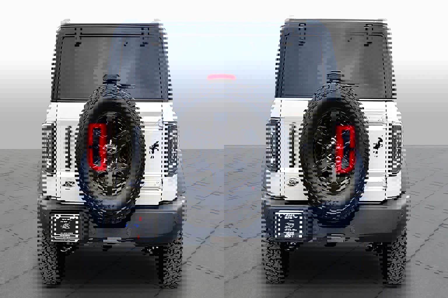 Certified 2025 Ford Bronco Outer Banks w/ Black Appearance Package image 2