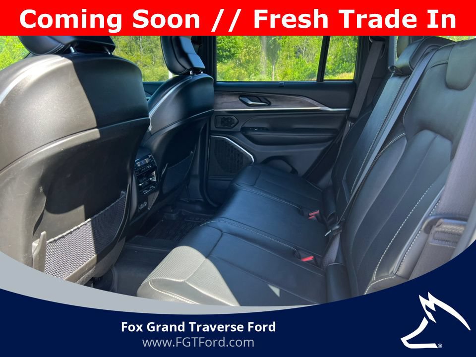 Used 2023 Jeep Grand Cherokee Overland w/ Luxury Tech Group IV AWD/4WD image 4