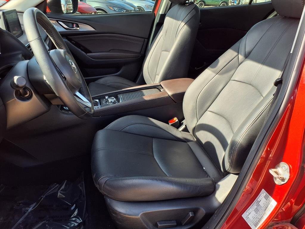Used 2018 MAZDA MAZDA3 Grand Touring image 25