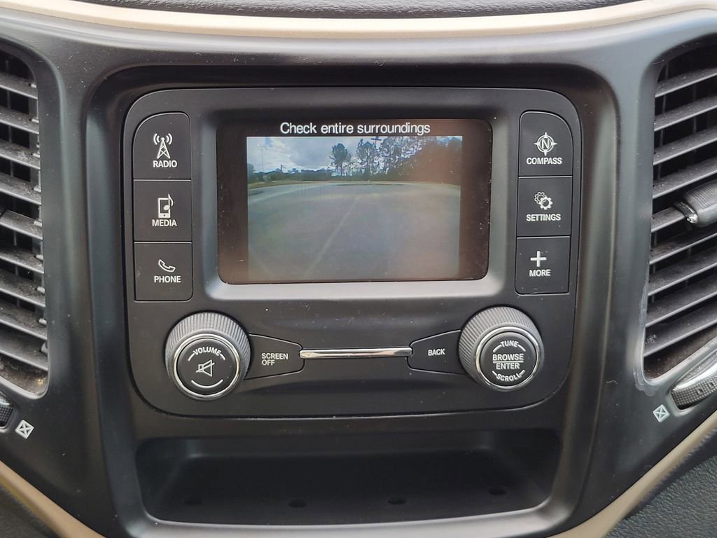 Used 2018 Jeep Cherokee Latitude image 23