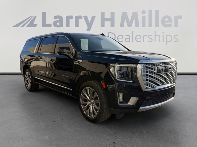 Used 2021 GMC Yukon XL Denali w/ Denali Ultimate Package AWD/4WD image 7