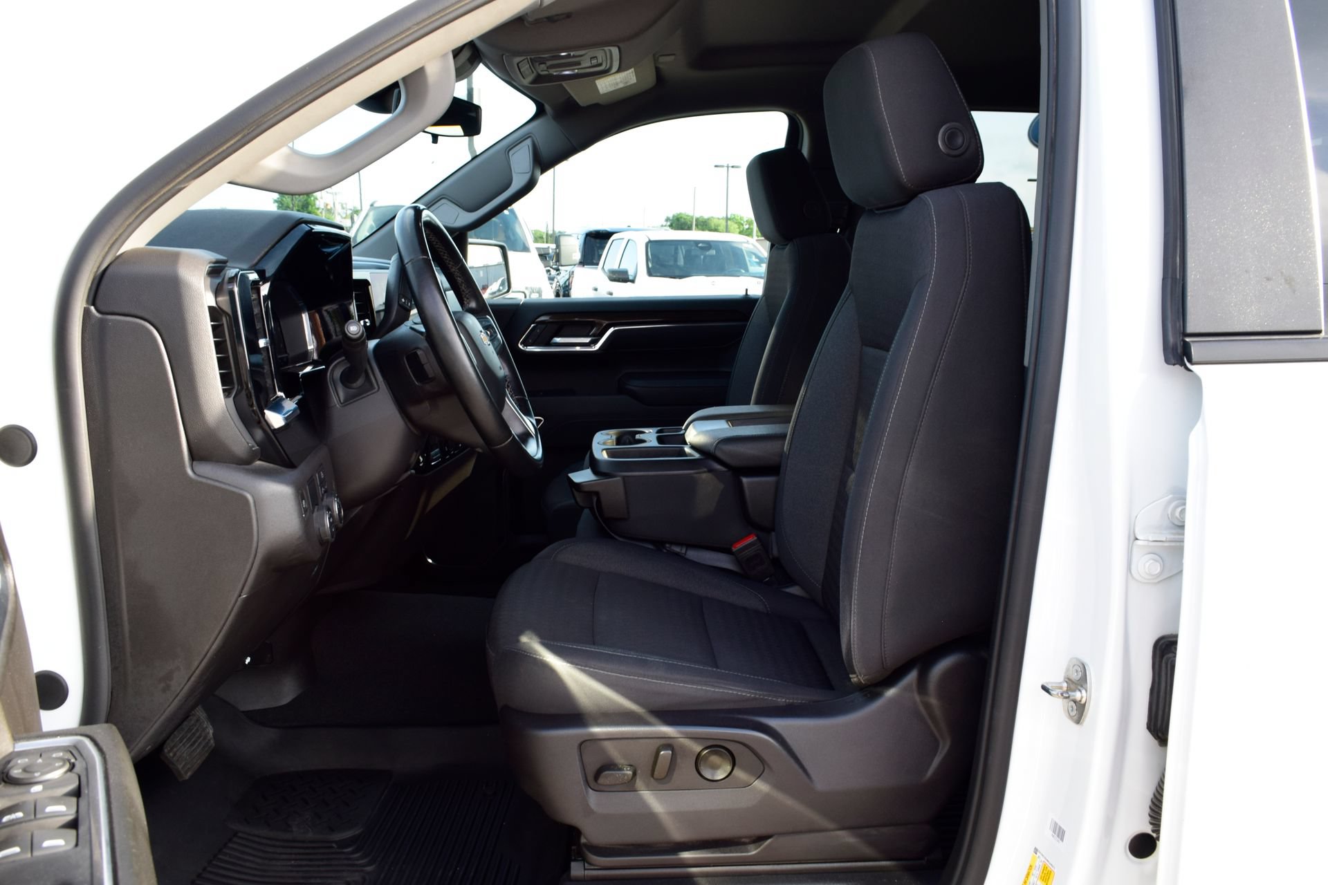 Used 2024 Chevrolet Silverado 1500 LT w/ Convenience Package II RWD image 17