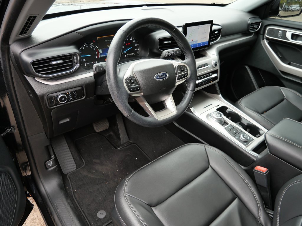 Certified 2023 Ford Explorer XLT AWD/4WD image 3