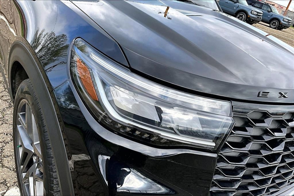 Certified 2025 Ford Explorer ST image 30