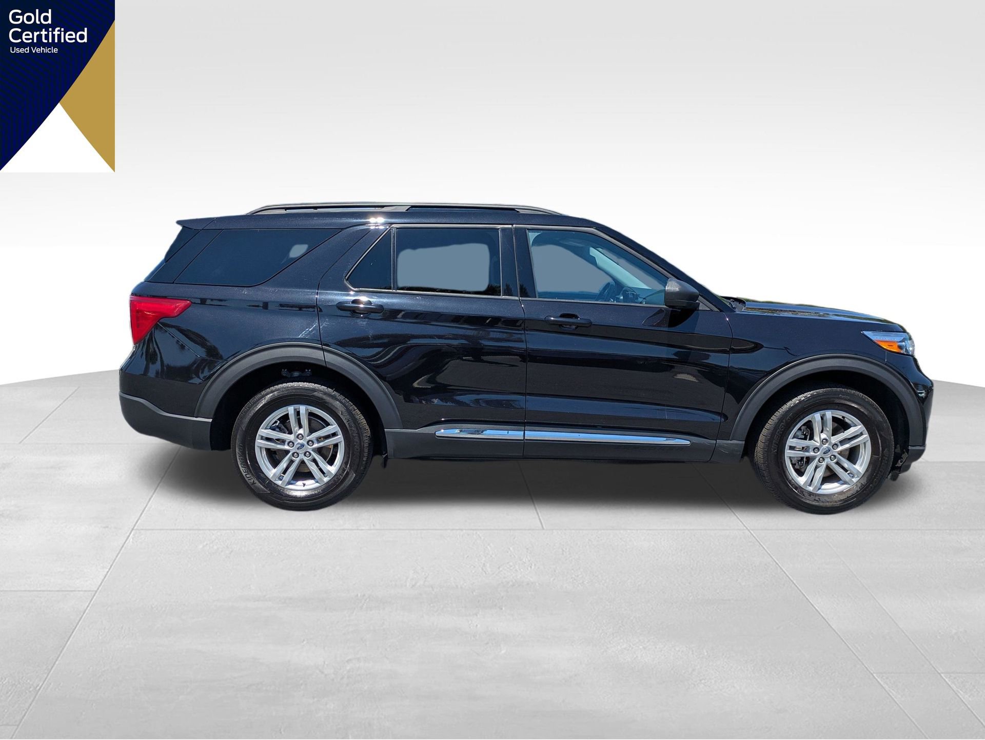 Certified 2023 Ford Explorer XLT w/ Equipment Group 202A AWD/4WD image 4
