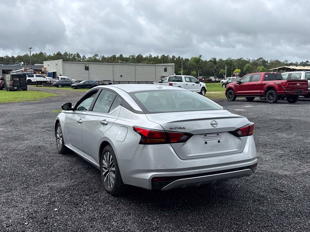Used 2025 Nissan Altima 2.5 SV FWD image 3