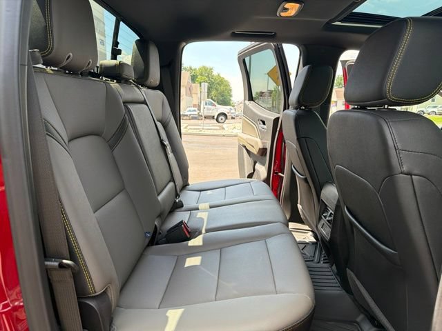 Used 2025 Chevrolet Colorado ZR2 w/ Technology Package AWD/4WD image 15