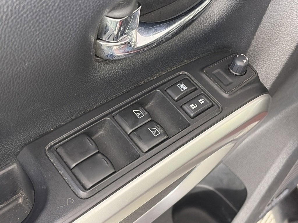 Used 2017 Nissan Titan PRO-4X image 25