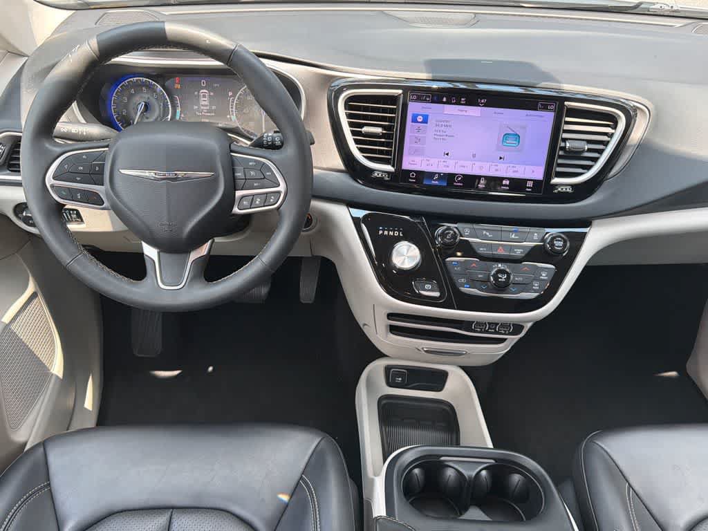 Used 2023 Chrysler Pacifica Touring-L FWD image 20