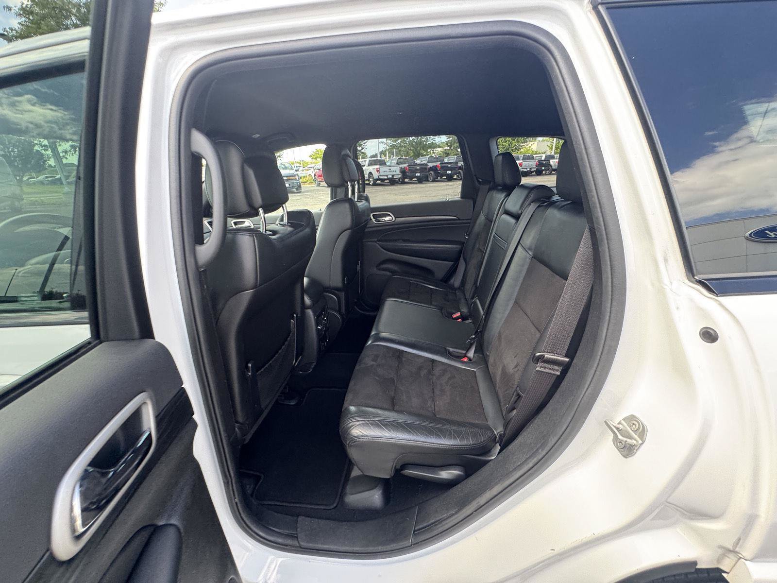 Used 2020 Jeep Grand Cherokee Altitude AWD/4WD image 14