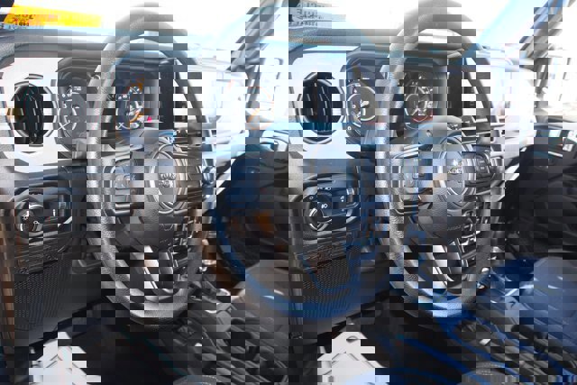 Used 2025 Jeep Gladiator Sport image 15