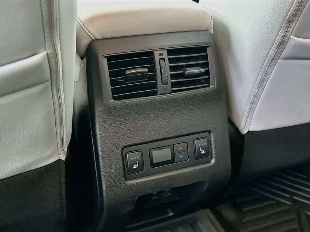 Used 2024 Mitsubishi Outlander SEL FWD image 13