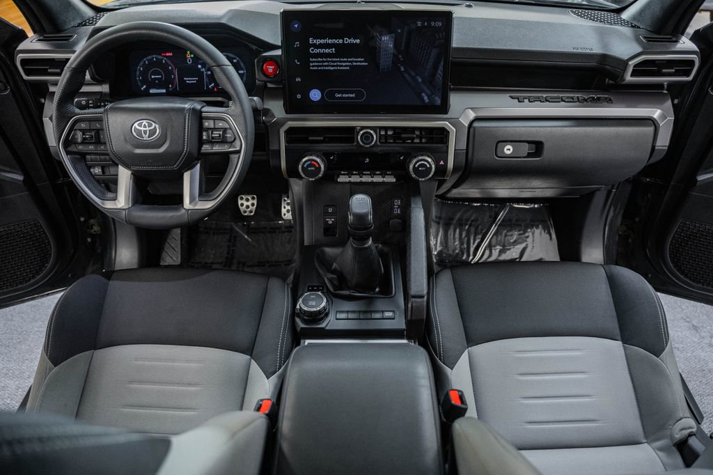 Used 2025 Toyota Tacoma TRD Sport AWD/4WD image 27
