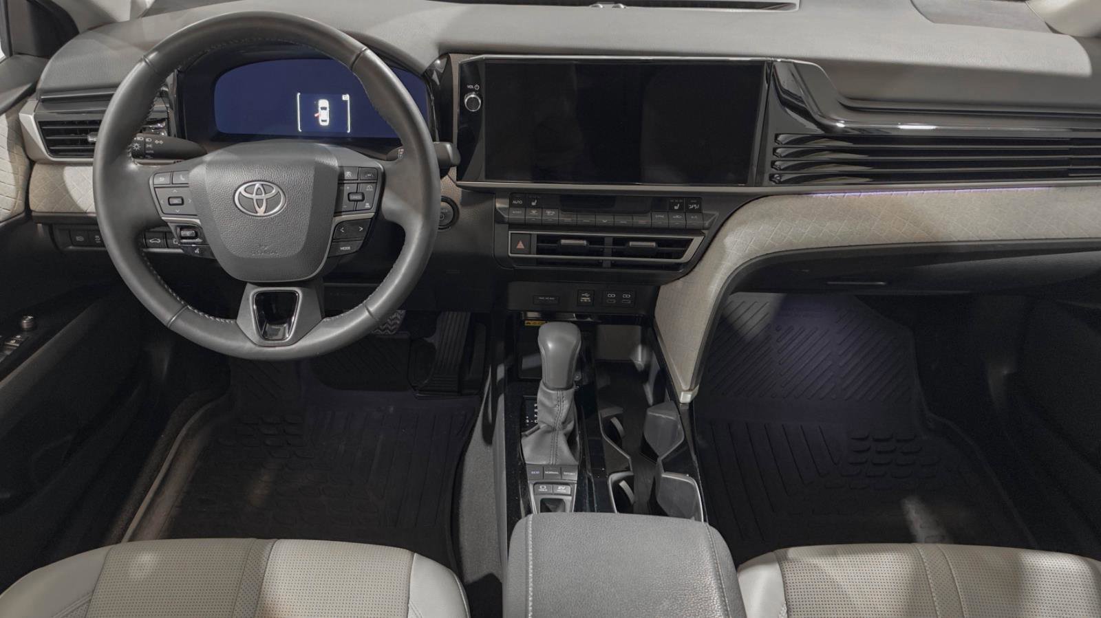 Used 2025 Toyota Camry XLE image 11