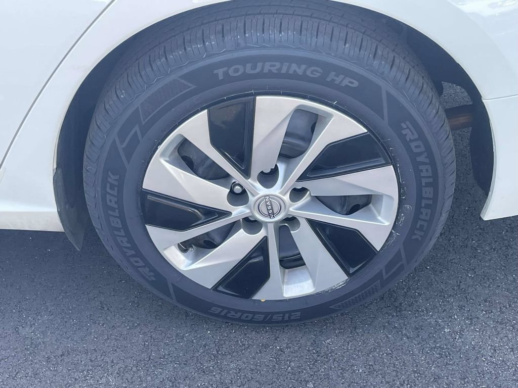 Used 2025 Nissan Altima 2.5 S FWD image 9