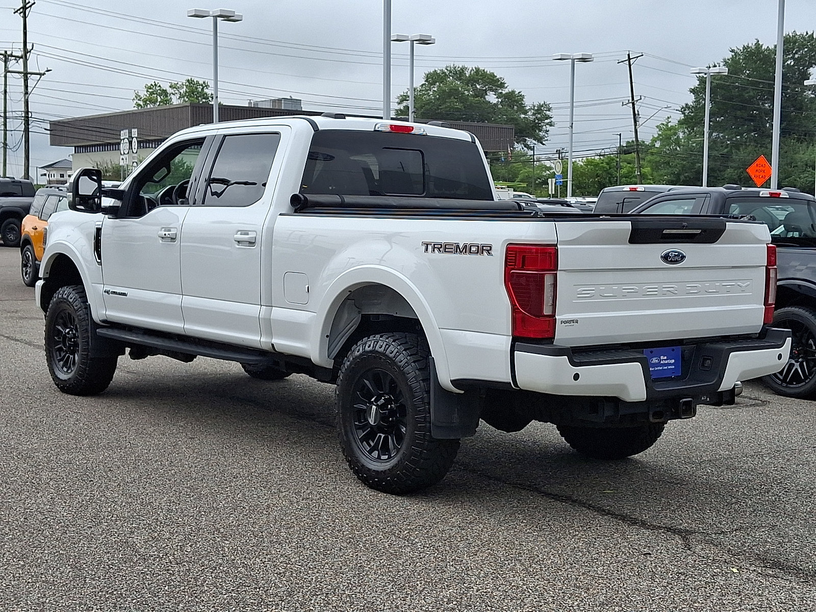 Certified 2022 Ford F350 Lariat w/ Tremor Off-Road Package AWD/4WD image 7