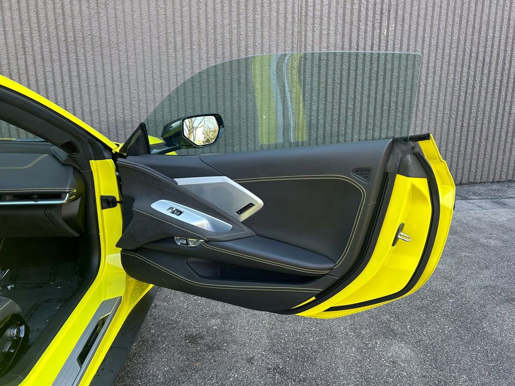 Used 2021 Chevrolet Corvette Stingray Premium Cpe w/ Z51 Performance Package image 22